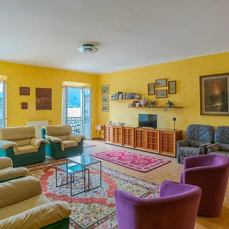 Guesthost - Lovely Lakeview Flat In Апартаменты *