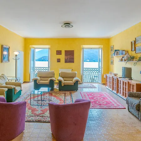Guesthost - Lovely Lakeview Flat In Апартаменты
