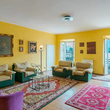 Guesthost - Lovely Lakeview Flat In * Донго