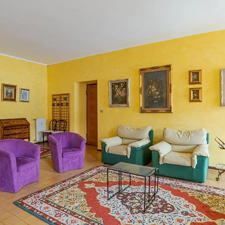 Guesthost - Lovely Lakeview Flat In Донго
