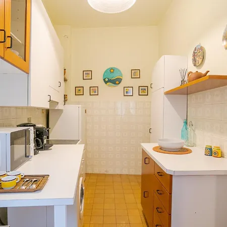 Guesthost - Lovely Lakeview Flat In Апартаменты *