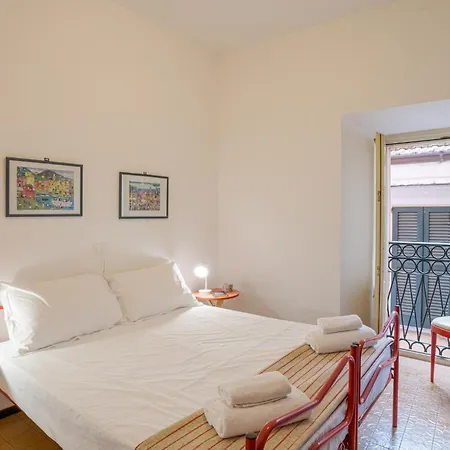 Апартаменты Guesthost - Lovely Lakeview Flat In