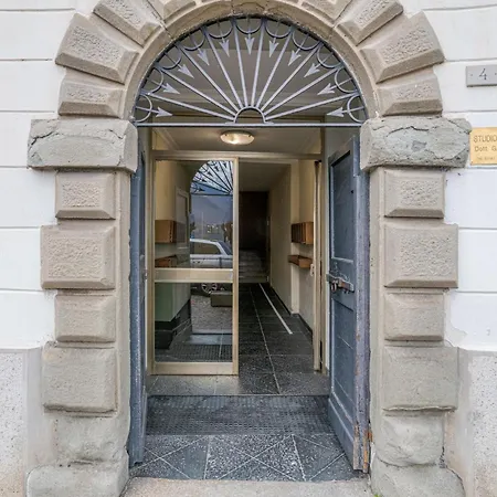 Guesthost - Lovely Lakeview Flat In